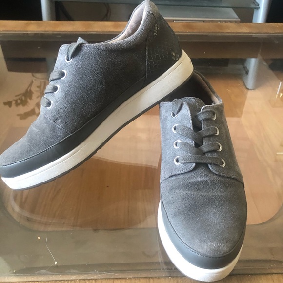 Donald J Pliner Suede sneakers Size 6.5 - Picture 1 of 8